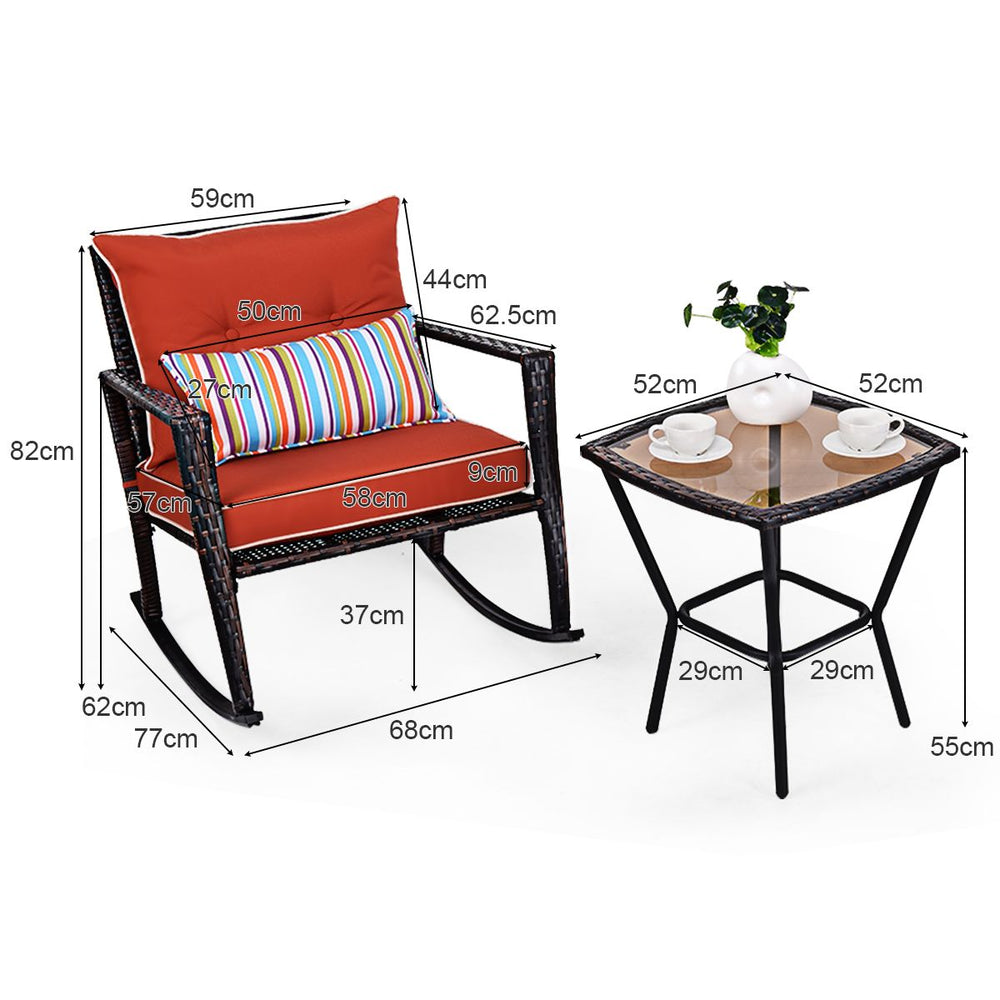 Ensemble de Jardin avec 2 Fauteuils à Bascule et 1 Table Basse en Verre Trempé Tous Coussins Inclus en Rotin PE -