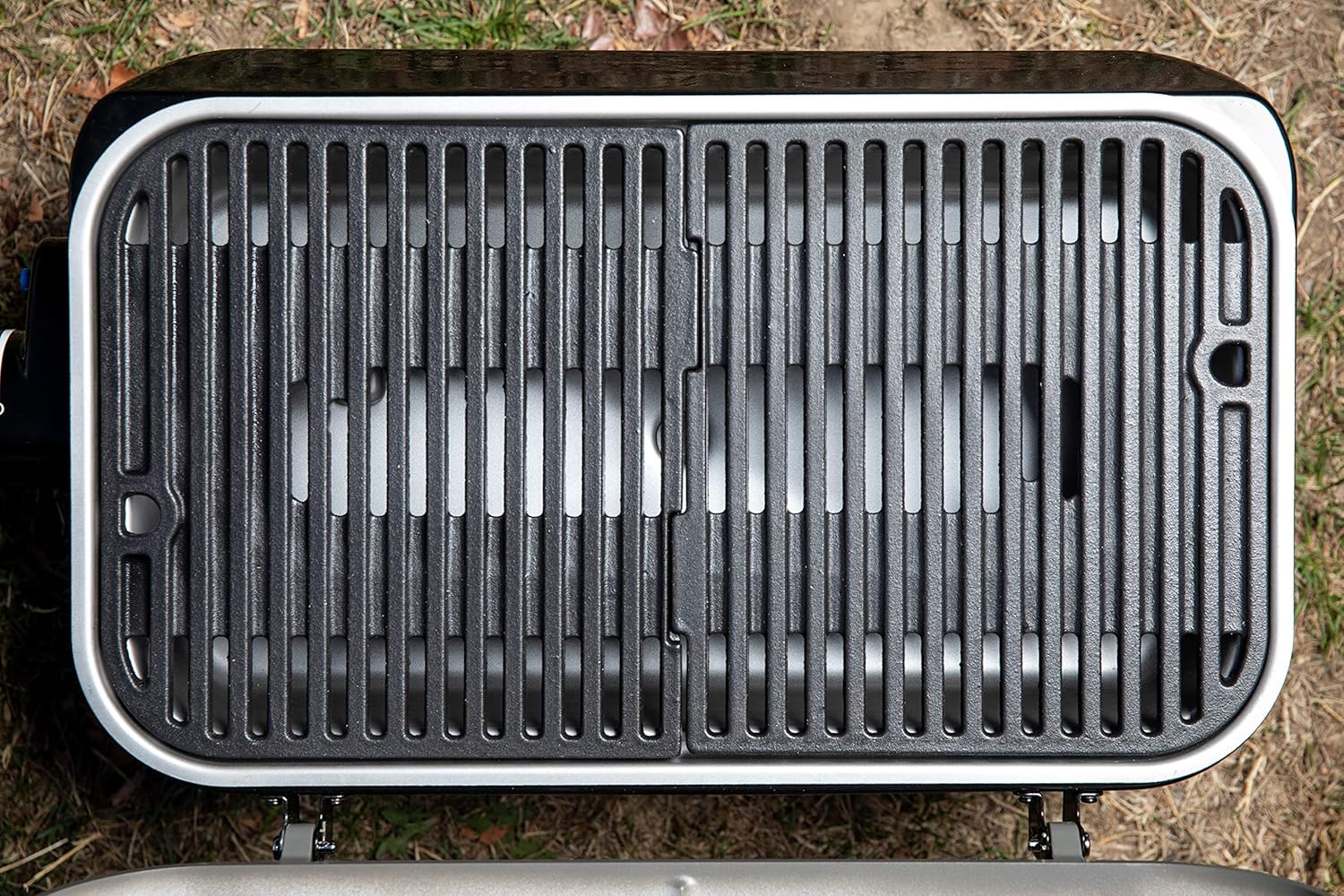 Attitude2go,Barbecue de Table à Faible fumée,BBQ Portable,à Couvercle,thermomètre,et Grille en Fonte,Alimentation : Cartouche de gaz CV 470 Plus,Gris