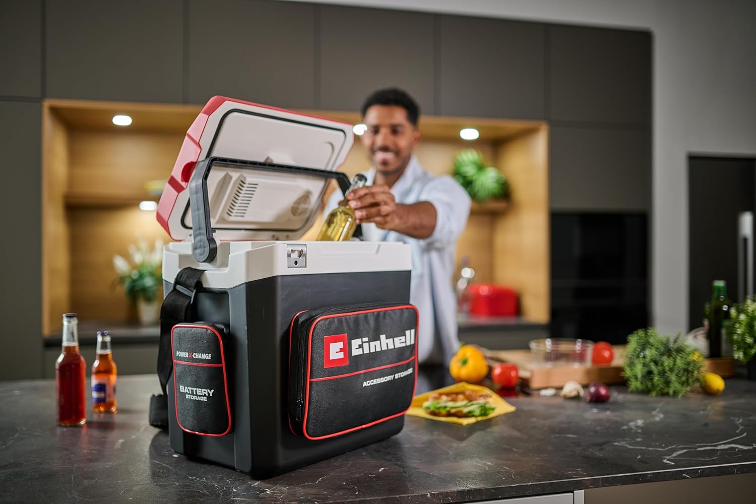 Einhell Glacière portable sans fil TE-COL 18/27 Li-Solo Power X-Change (18 V, 27 l, refroidit et maintient au chaud, mode hybride 12 V pour la voiture et 230 V sur secteur, avec poches, sans batterie)