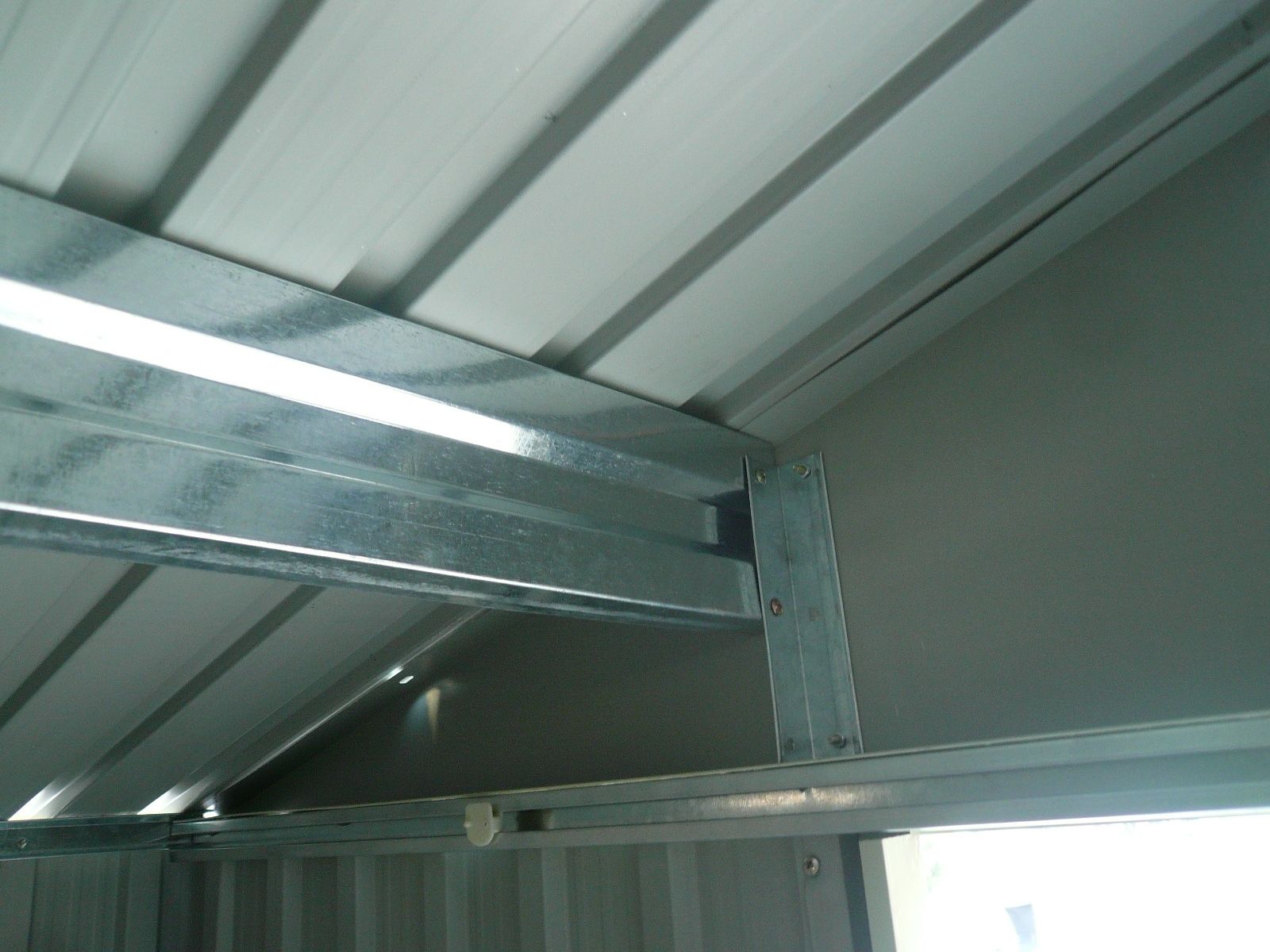 Abri de Jardin en Tôle Galvanisée Cabane de Rangement à Outils Porte Double 2 Aérations,277x191x192cm,Gris et Blanc -