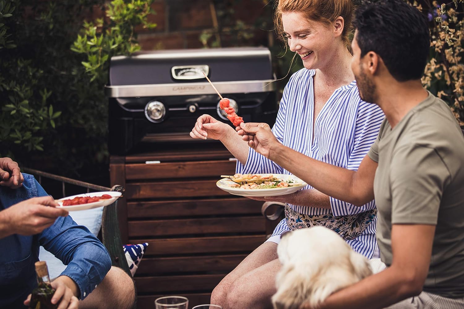 Attitude2go,Barbecue de Table à Faible fumée,BBQ Portable,à Couvercle,thermomètre,et Grille en Fonte,Alimentation : Cartouche de gaz CV 470 Plus,Gris