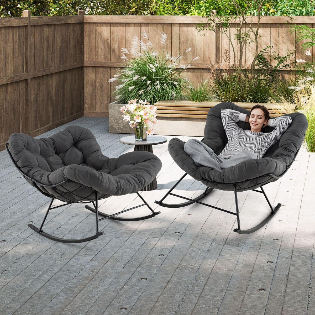 Chaise  Bascule d'Intrieur et d'Extrieur Chaise Papasan Surdimensionne avec Coussin Rembourr & Cadre en Mtal Capacit 205 Kg Gris -