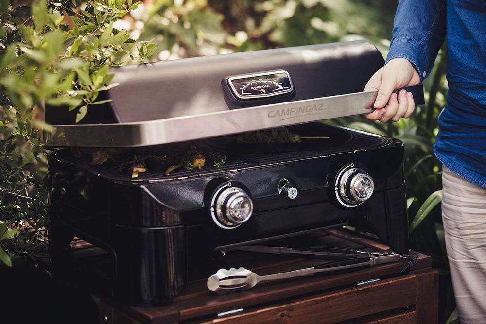 Attitude2go,Barbecue de Table à Faible fumée,BBQ Portable,à Couvercle,thermomètre,et Grille en Fonte,Alimentation : Cartouche de gaz CV 470 Plus,Gris